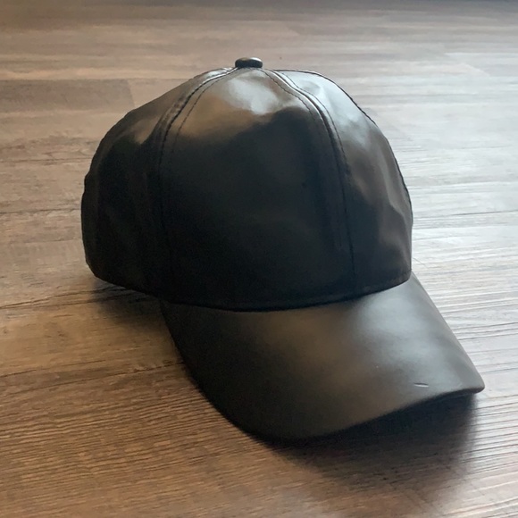 Fake leather hat - Picture 4 of 4